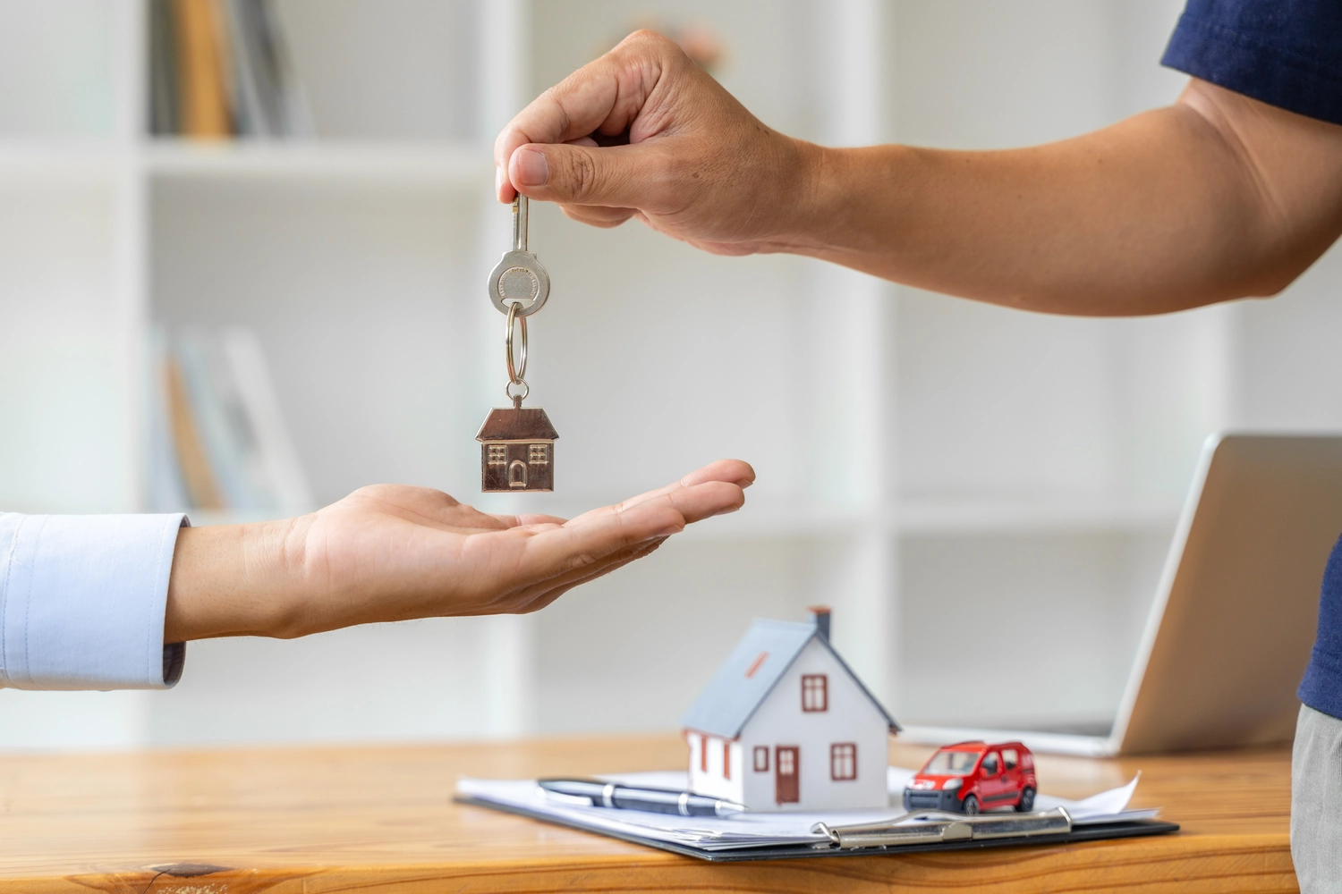 Bärbel Sonja Messmer - Steuerberatung - Schlüsselübergabe